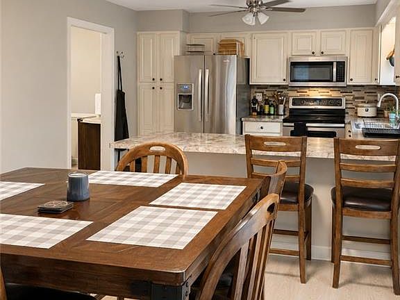4th image of 6404 Sandgate Dr N