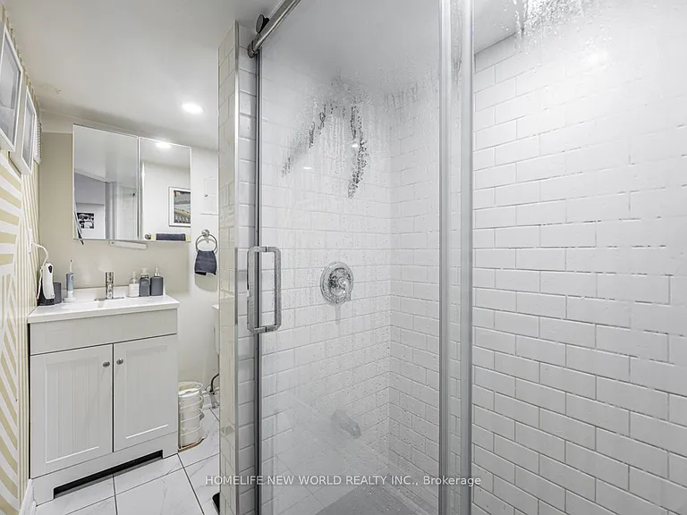 669 Woodbine Ave #LOWER — Photo 19