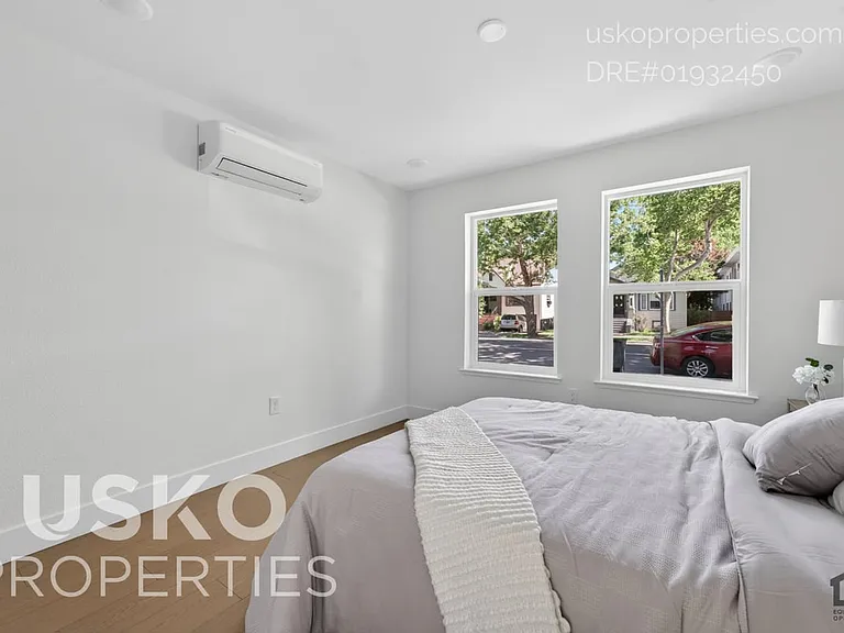 2708 T St #1 — Photo 14