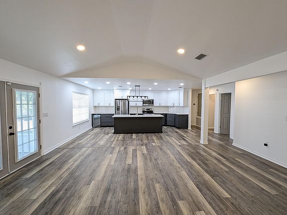 4th image of 533 Rush Park Cir