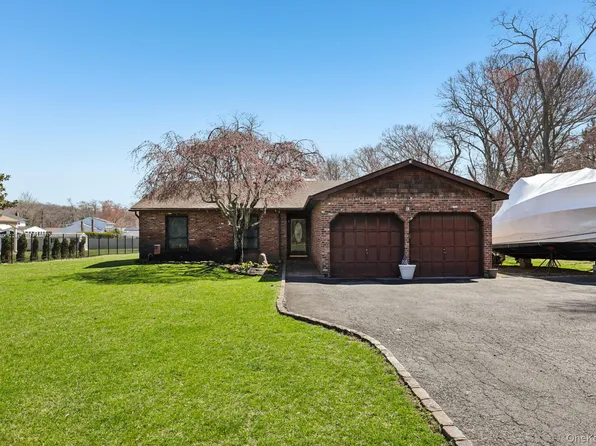 225 Bayview Avenue, East Islip, NY 11730