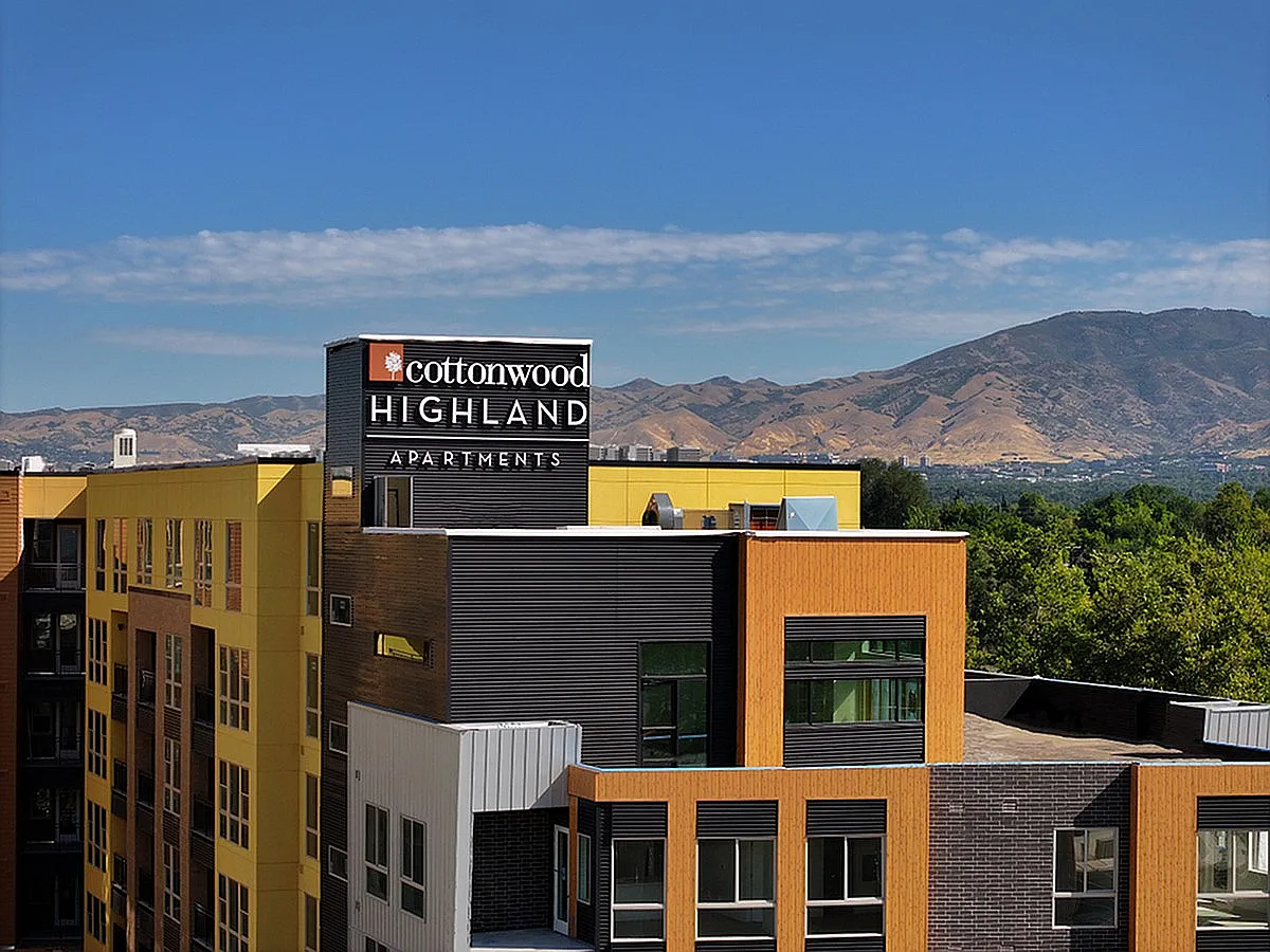 Cottonwood Highland — Photo 4