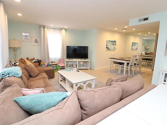 5th image of 12 Wissahickon Ave #1