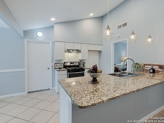 5th image of 5934 Rainmaker St