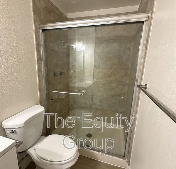 2113 W Inyo Ave — Photo 9