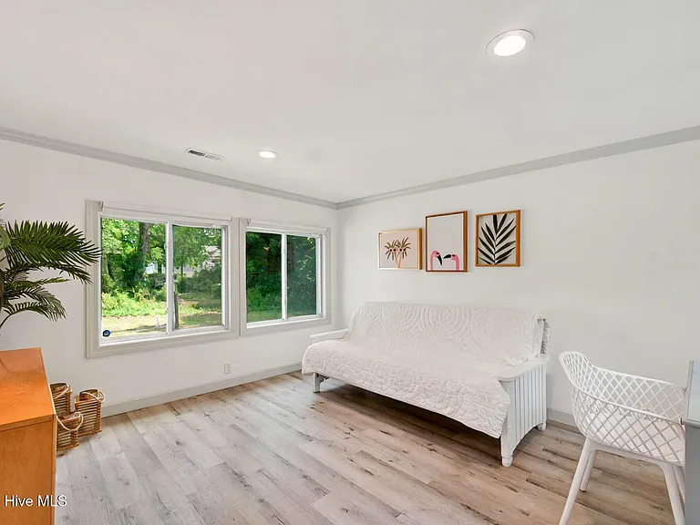 1950 Ocean View Dr SW — Photo 19