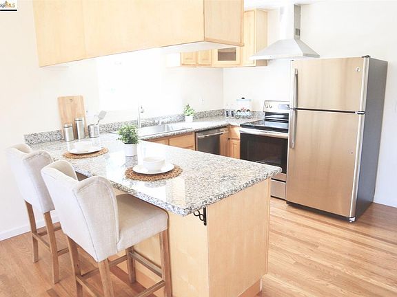 3rd image of 2647 Shamrock Dr