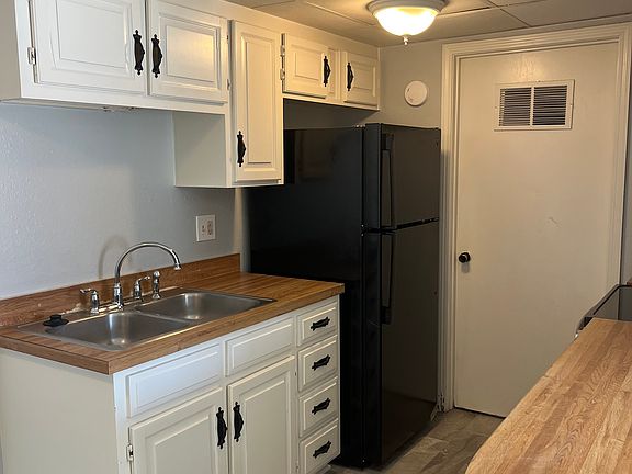 2nd image of 716 NE Barnes Dr APT A