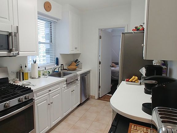 5th image of 200 E 69th St #19K
