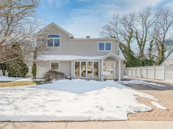 2294 7th Street, East Meadow, NY 11554