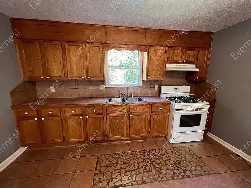 2 bed, 1250 sqft, $700 — Photo 3