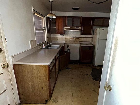 4th image of 9014 Clarion Dr