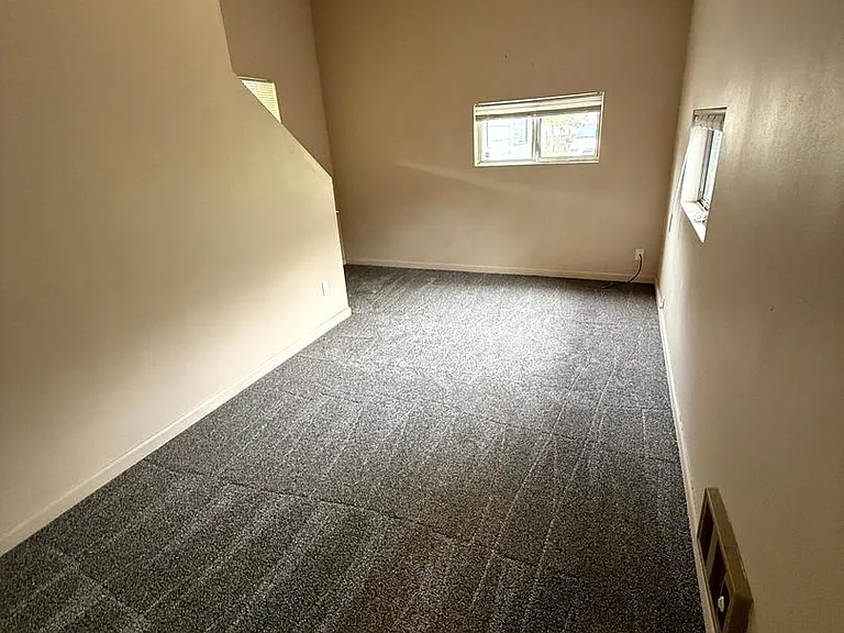 2523 Kincaid St — Photo 2