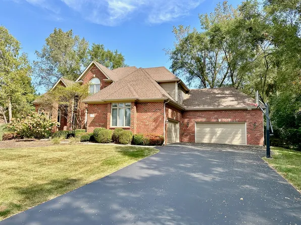 5N723 Rochefort Ln, Wayne, IL 60184