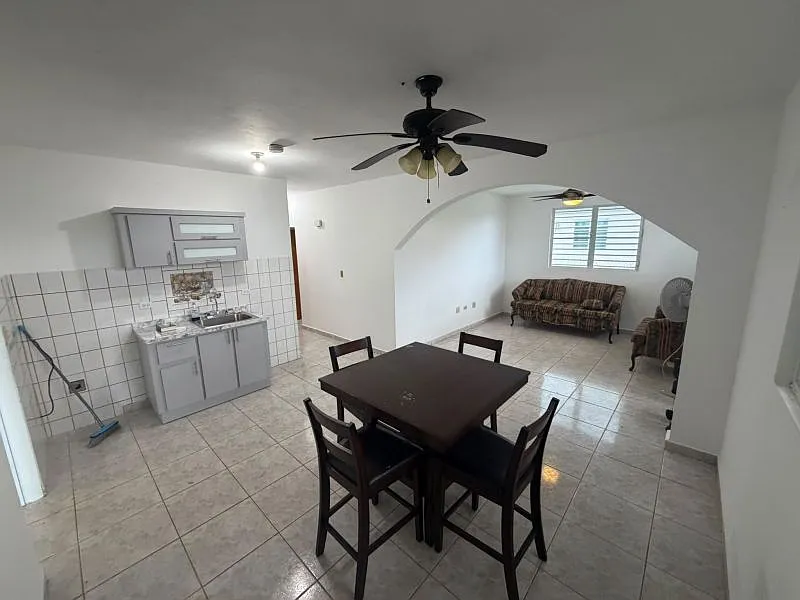 3 bed, 1.0 bath, 898 sqft, $1,550 — Photo 4