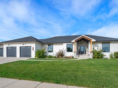 2205 S Meadowview Ave, Sioux Falls, SD, 57110