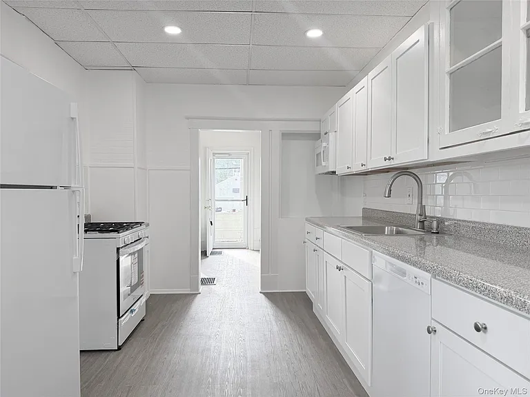 406 Tower Ave — Photo 8