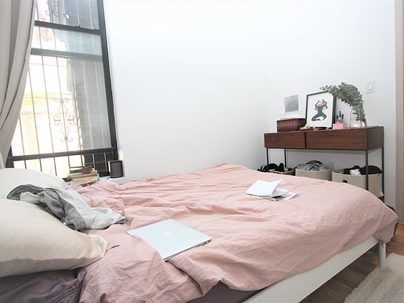 3rd image of 1257 Pacific St #1B