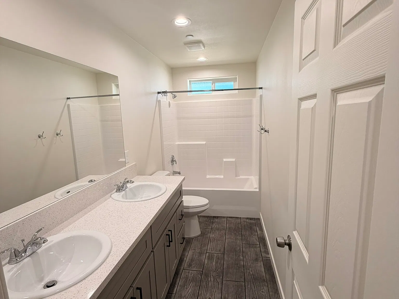 3 bed, 1400 sqft, $2,300 — Photo 4