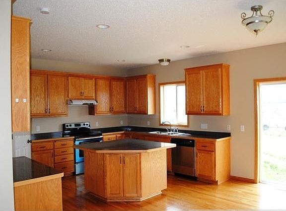 4th image of 703 Williams Dr