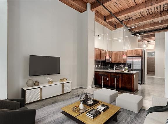 2nd image of 712 Broadway Blvd #301