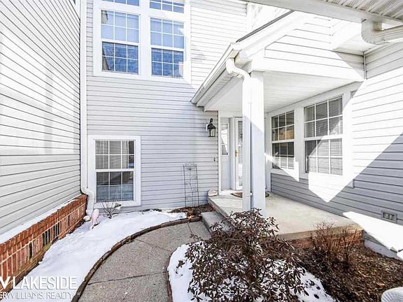 4th image of 1095 Fairways Blvd #1