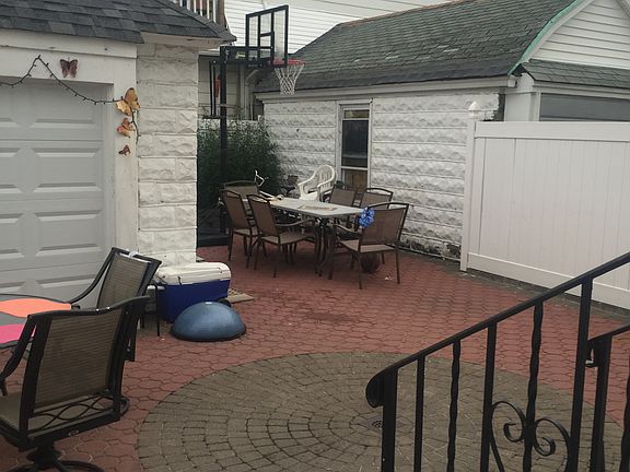 2nd image of 8526 122nd St