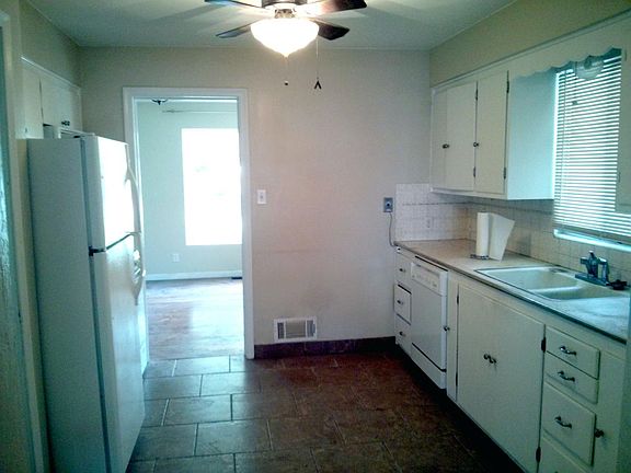 3rd image of 2518 S Park St