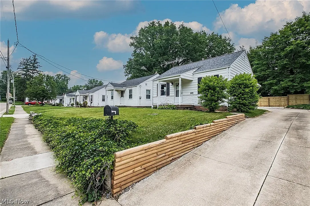 2 bed, 826 sqft, $1,300 — Photo 4