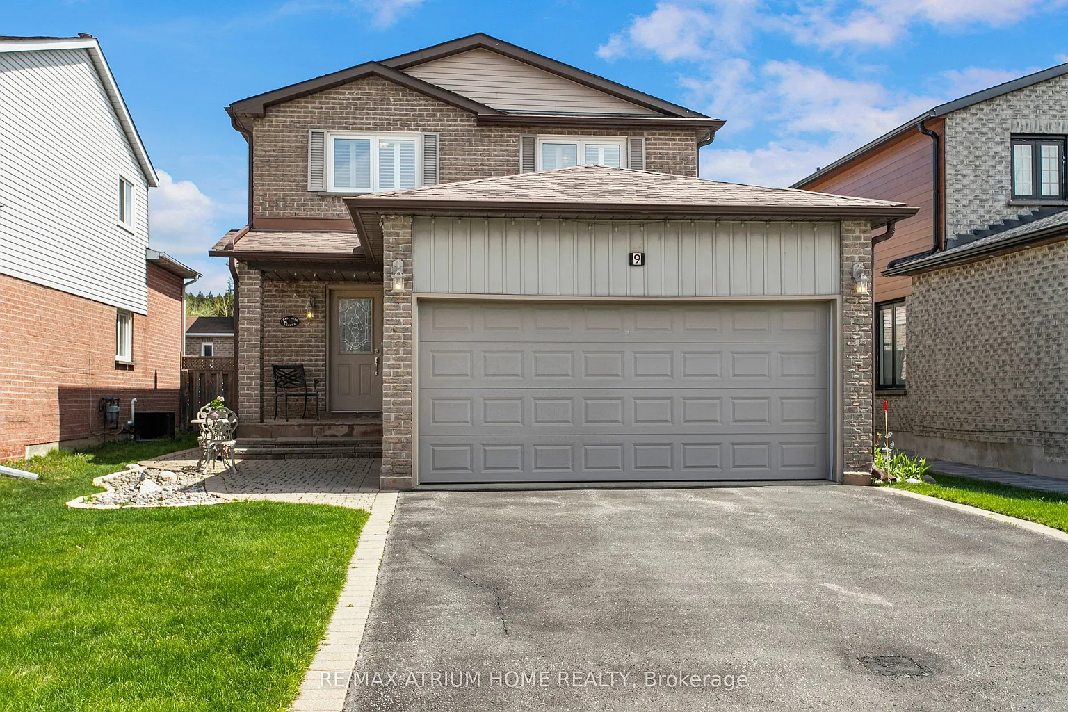 9 Constellation Cres photo 1