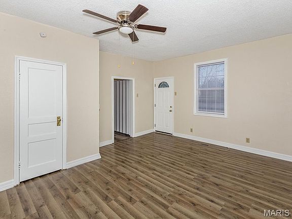 5th image of 147 W Wickliffe Ave