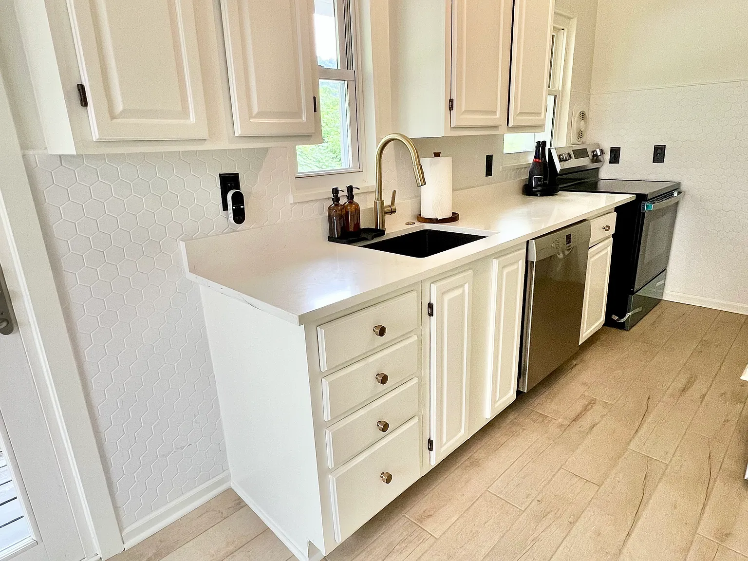 3 bed, 910 sqft, $4,000 — Photo 3