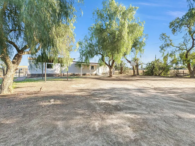 22450 Norris Ln — Photo 2