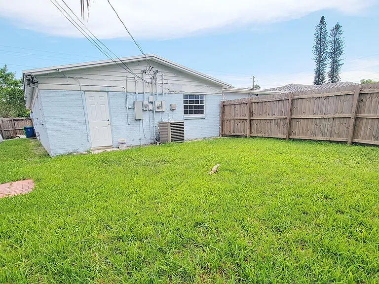 2021 NW 64th Ave #A — Photo 26