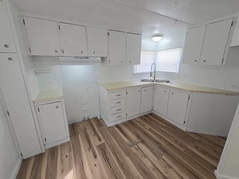 Shamrock Dr — Photo 9