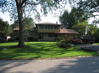 166 Swallow Ave, Bloomingdale, IL 60108