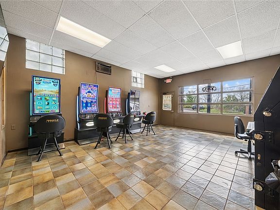 3rd image of 620 Broadway Blvd