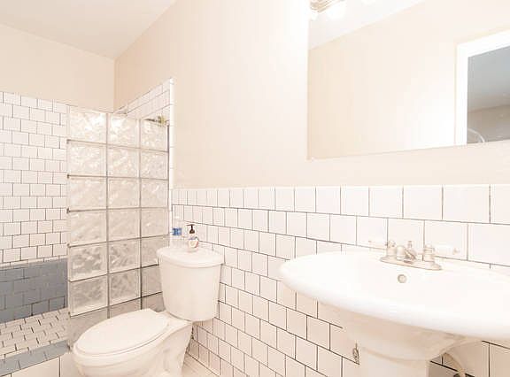 4th image of 640 Elm Ave #R3s