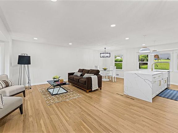 4th image of 9724 Slater Ln