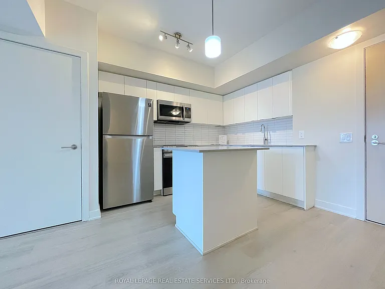 3385 Dundas St W #606 — Photo 4