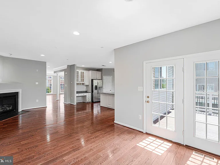 22247 Waterberry Ter — Photo 11