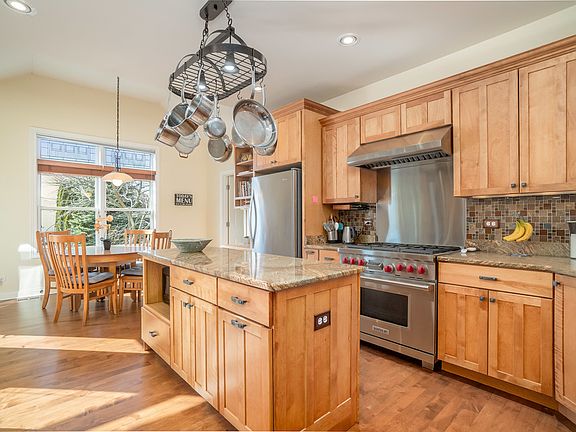2nd image of 10748 Hawthorne Dr