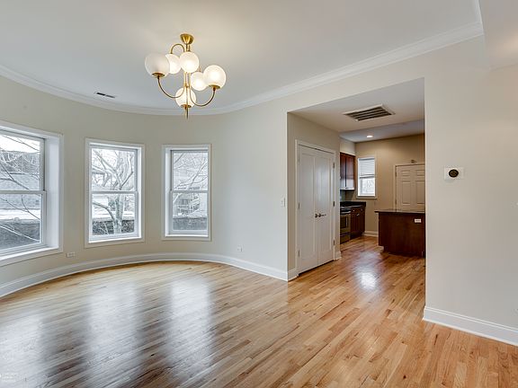 2nd image of 4740 N Kenmore Ave APT 3S
