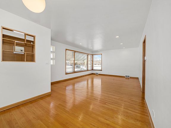 4th image of 706 N Oak Park Ave