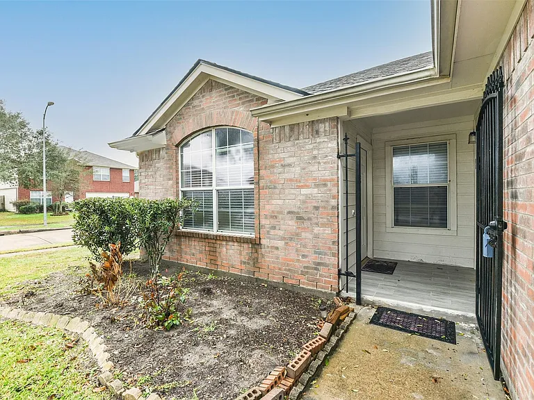 8322 Kingsbridge Meadow Dr — Photo 2