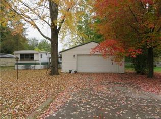 5775 Chippewa Dr, Howell, MI 48843