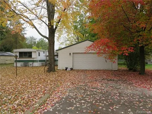 5775 Chippewa Dr photo 1