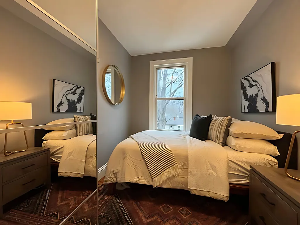2 bed, 700 sqft, $2,700 — Photo 2