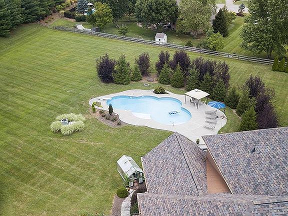 3rd image of 1285 Aintree Ct