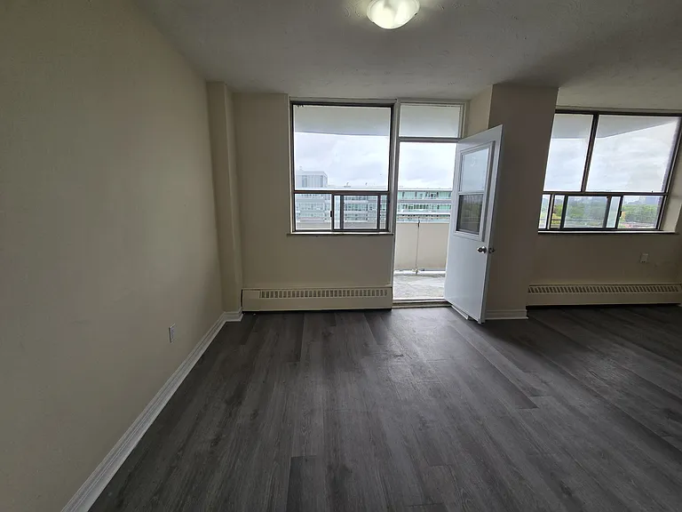 5950 Bathurst St #709 — Photo 26